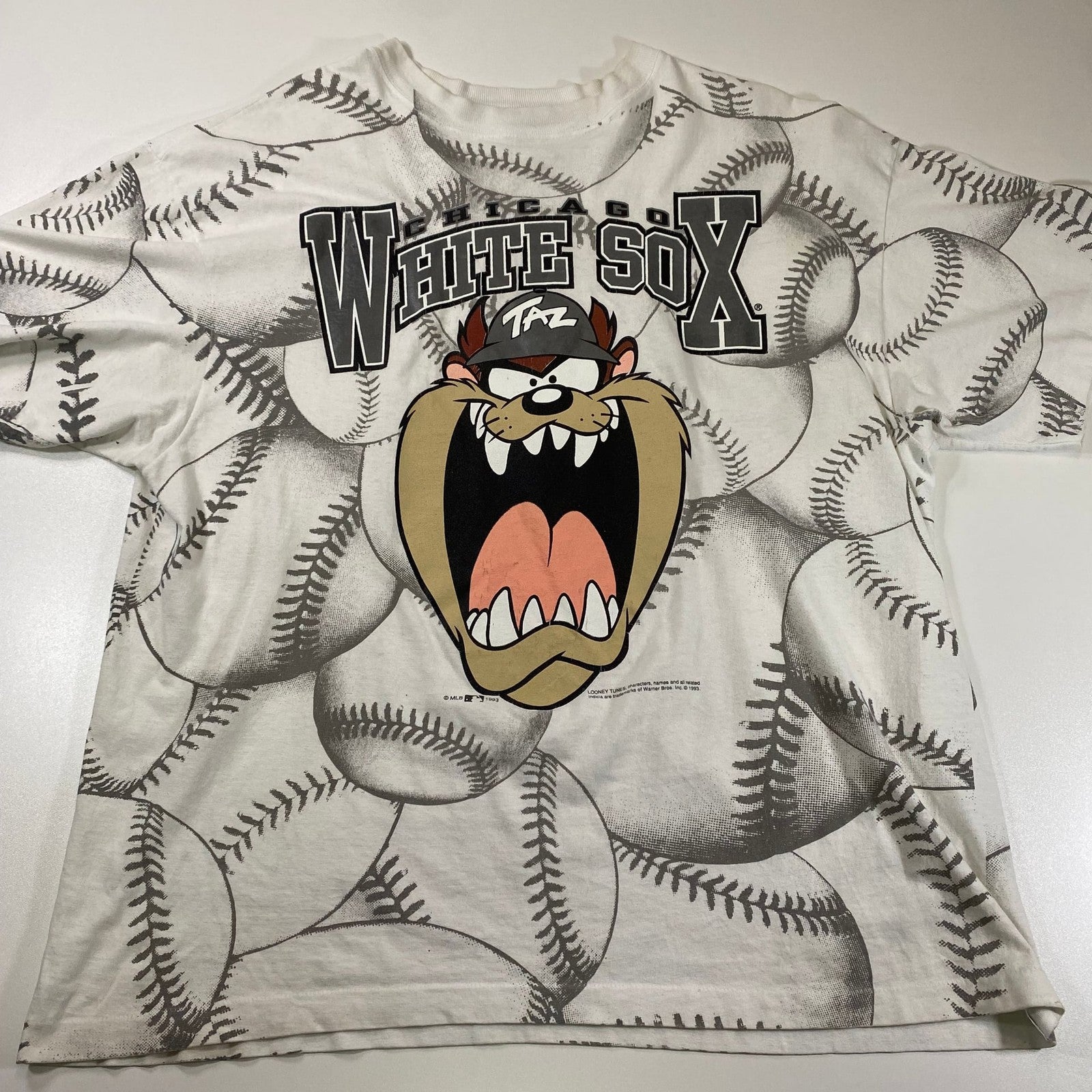 Vintage 1990s Looney Tunes Taz Chicago White Sox All Over Print T