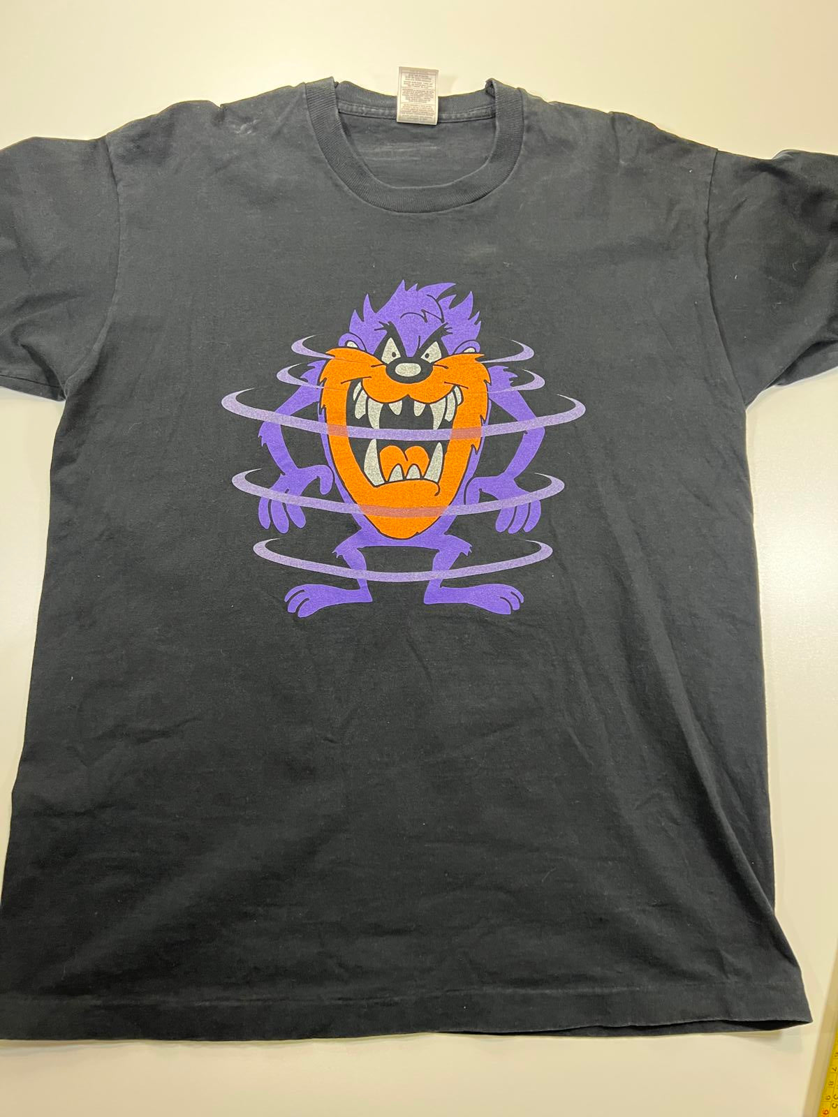 Vintage XL T-Shirt with Tasmanian Devil Graphic