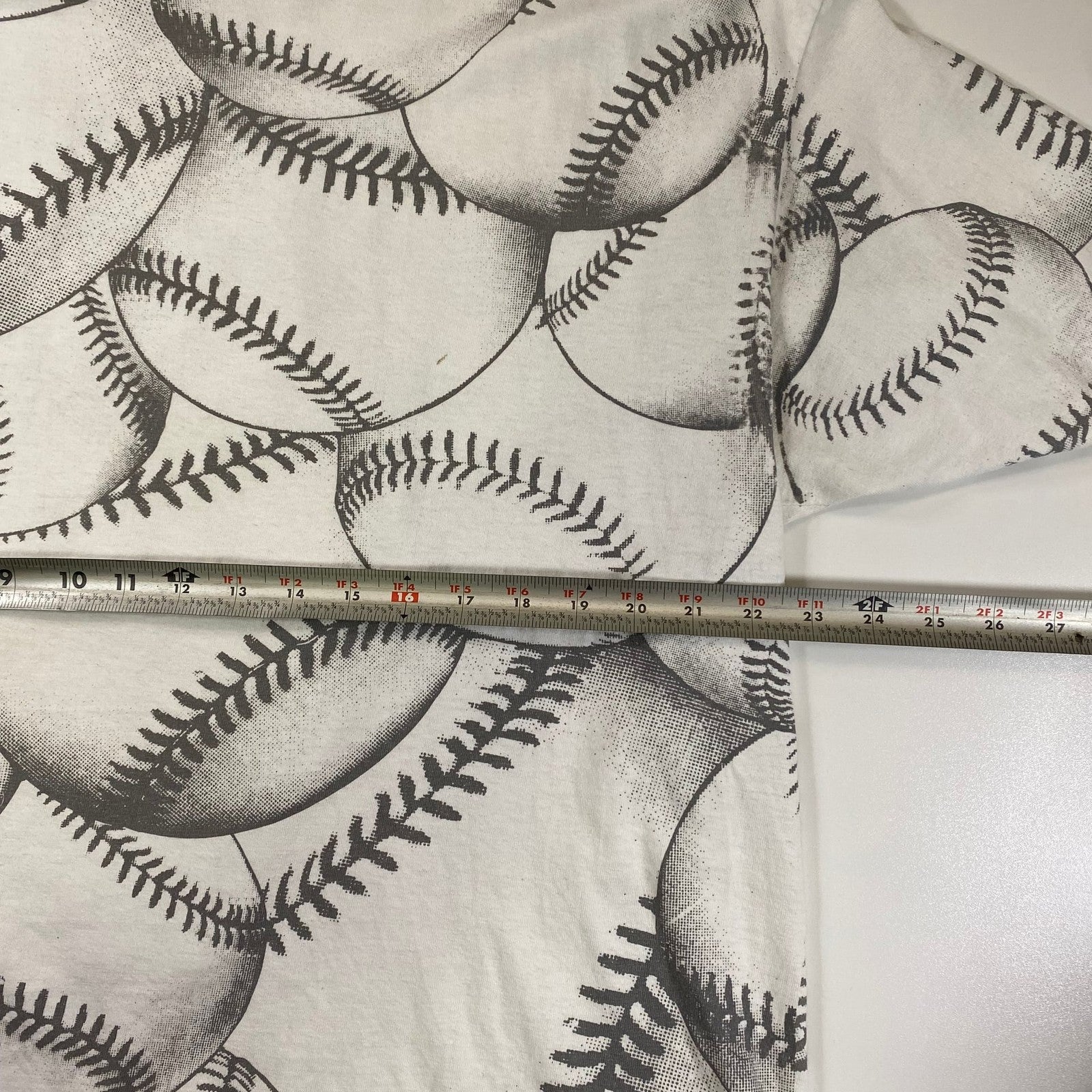 Vintage 1990s Looney Tunes Taz Chicago White Sox All Over Print T-shirt