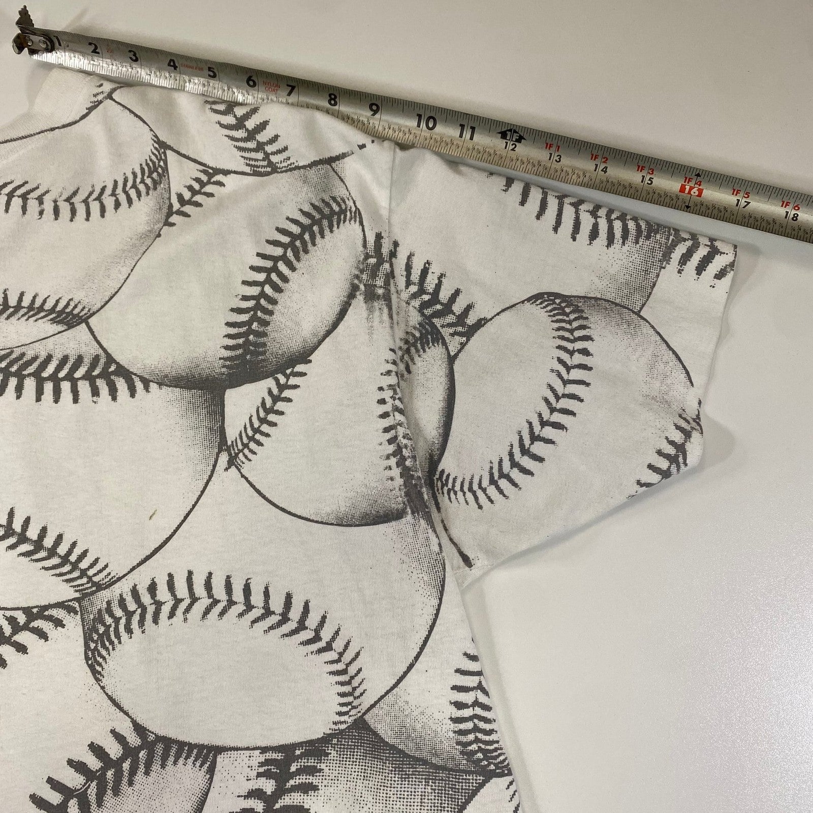 Vintage 1990s Looney Tunes Taz Chicago White Sox All Over Print T-shirt