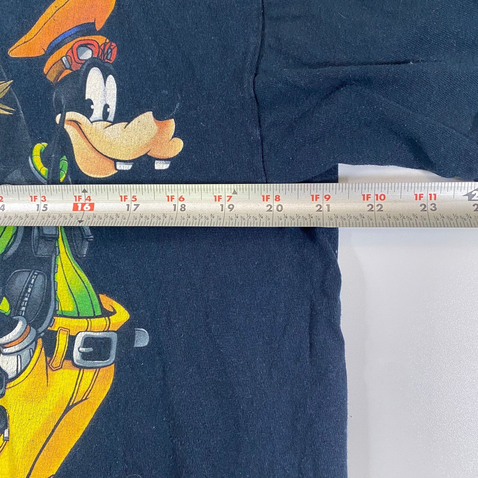 Vintage Kingdom Hearts Men's Black Graphic T-Shirt