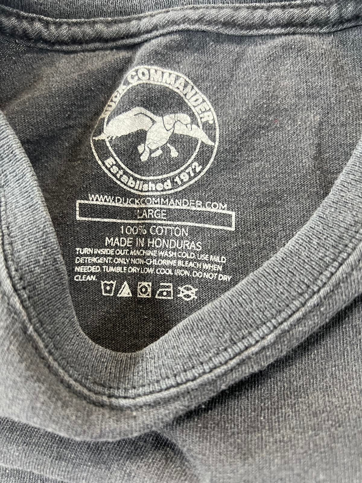 Duck Commander Men's Black Graphic T-Shirt Size Large