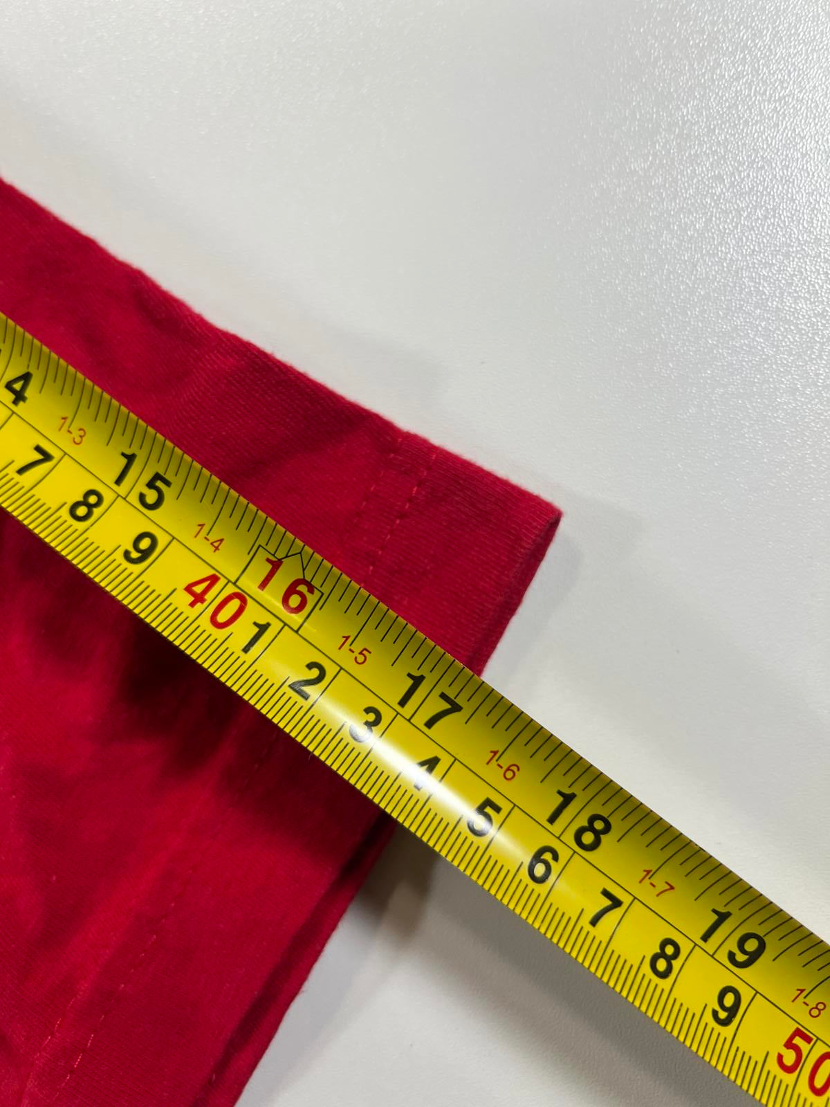 Looney Tunes Holiday Spirit Taz Red Graphic T-Shirt M