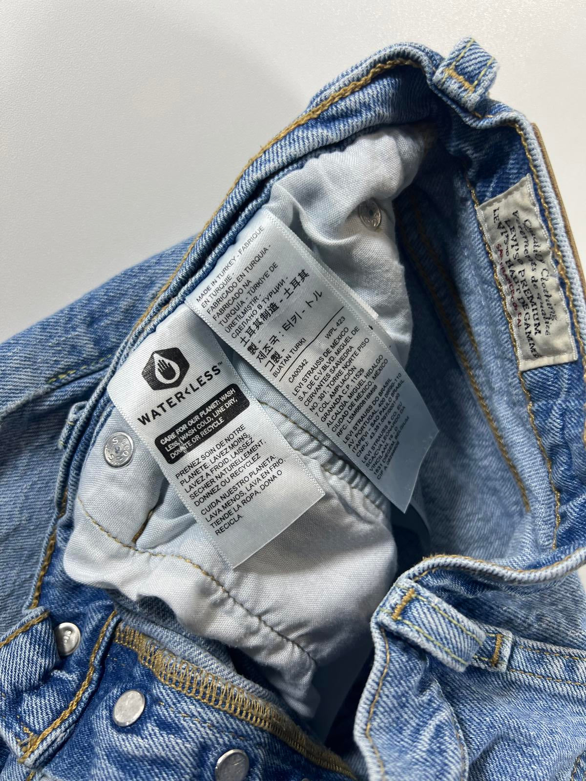 Levi’s Distressed Denim Shorts 28