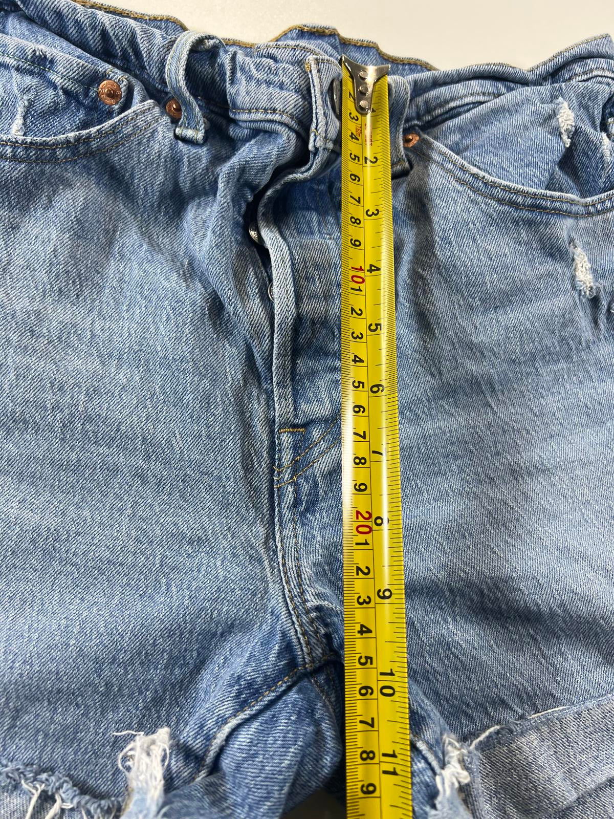 Levi’s Distressed Denim Shorts 28