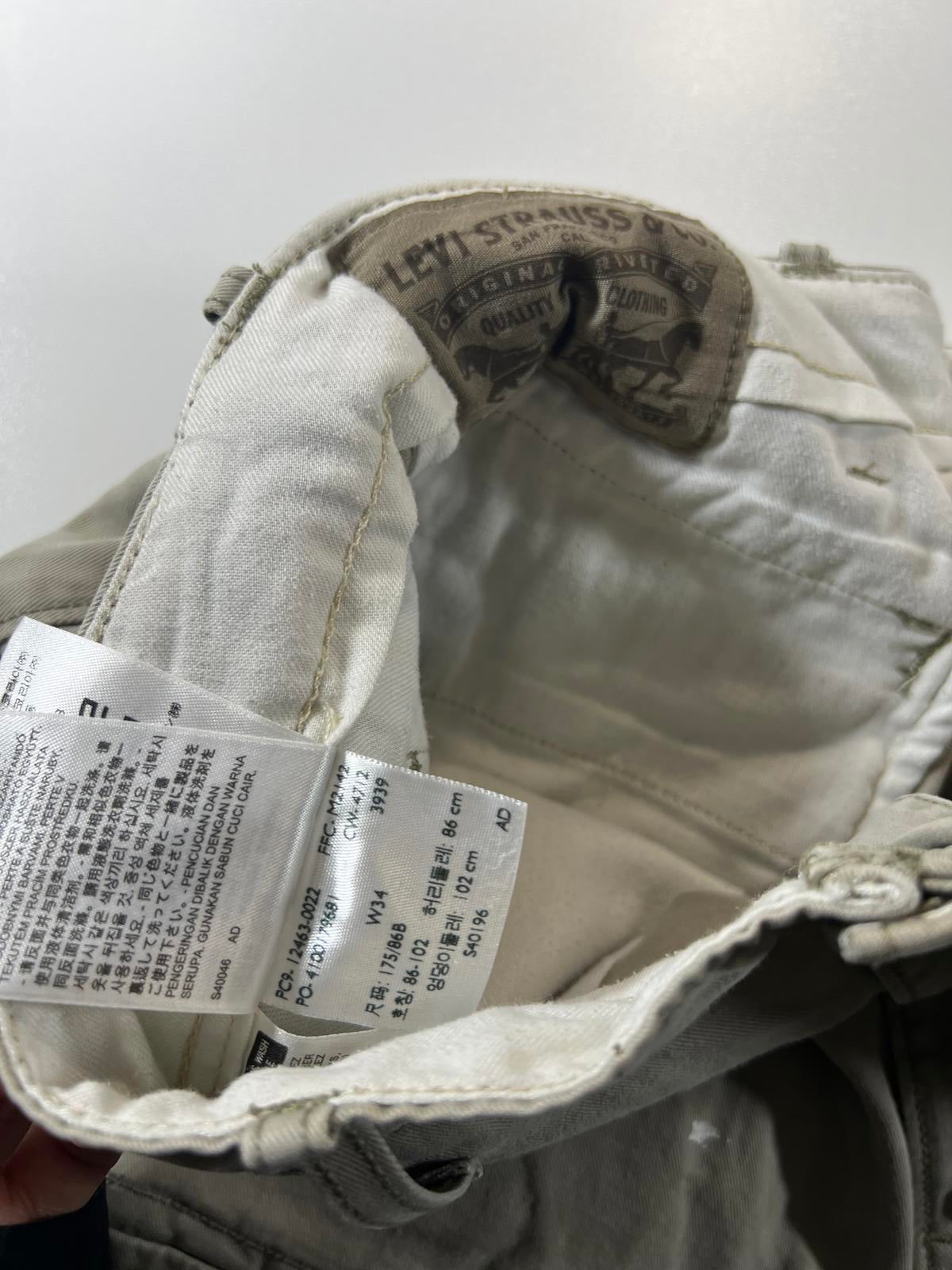 Men's Levi’s Cargo Shorts with Multiple Pockets