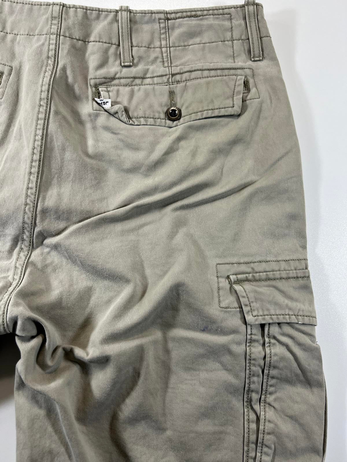 Men's Levi’s Cargo Shorts with Multiple Pockets