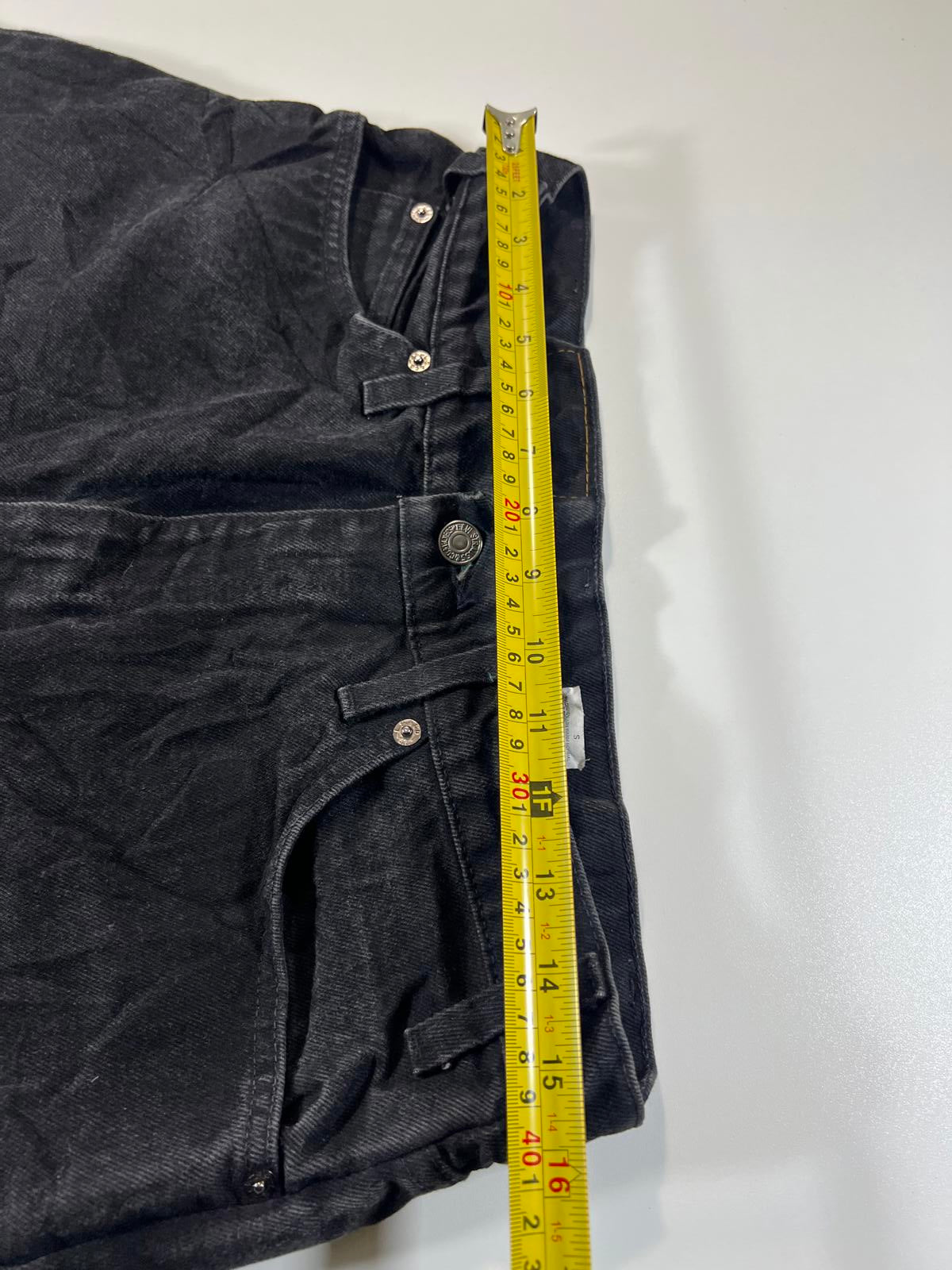 Vintage Levi’s 550 Black Denim Shorts 34