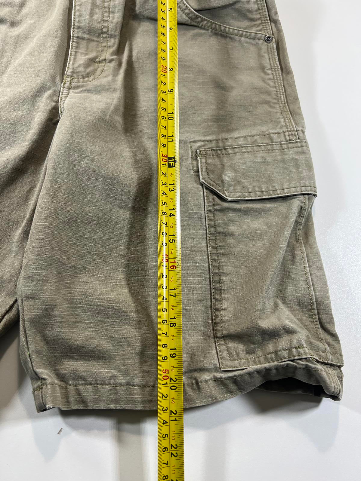 Vintage Wrangler Beige Cargo Shorts 32