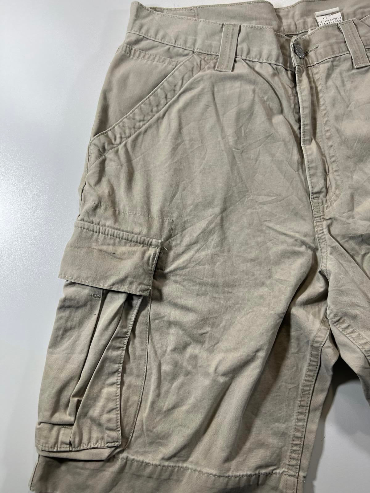 Vintage Levi’s Men's Beige Cargo Shorts 30