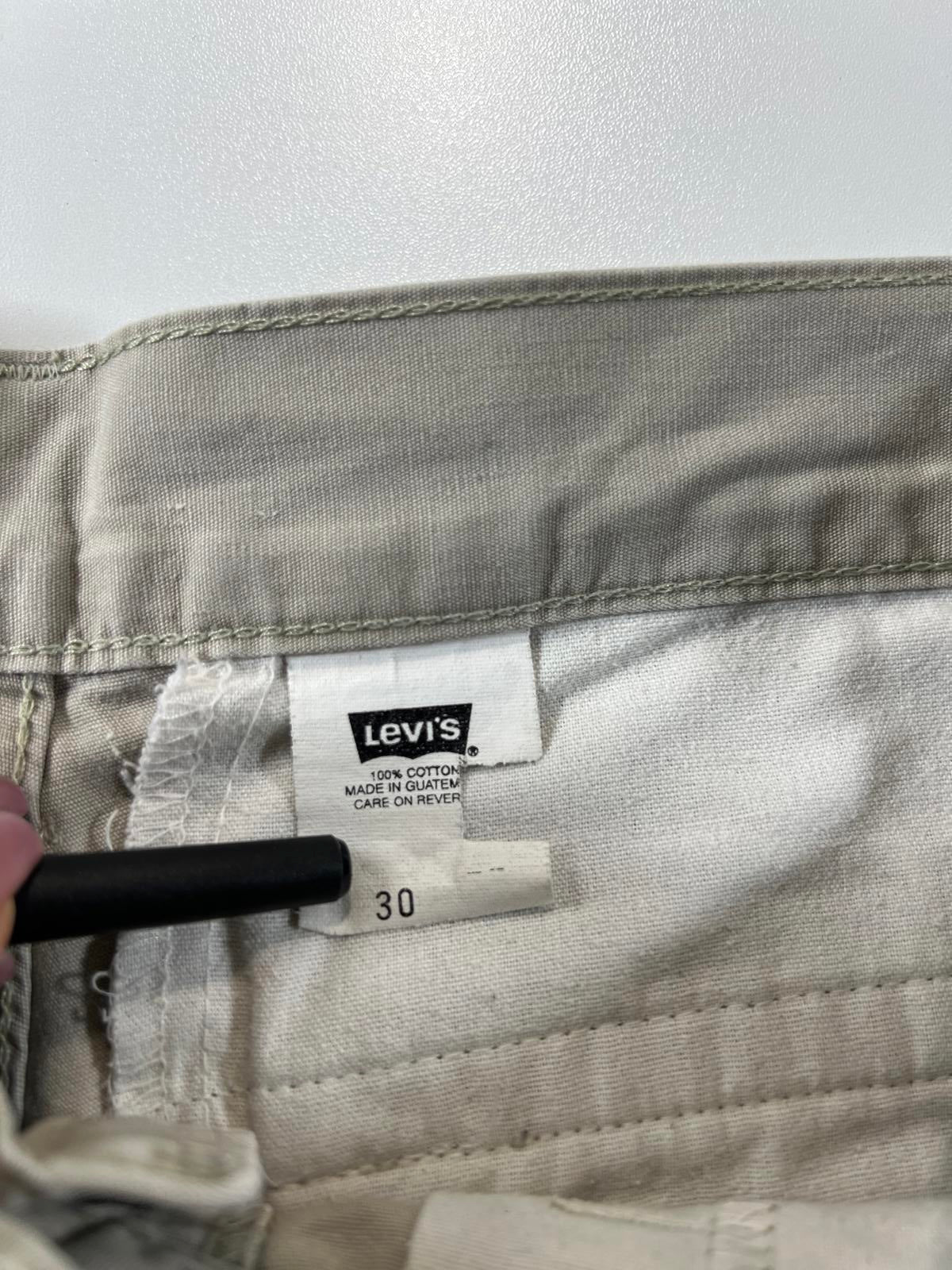Vintage Levi’s Men's Beige Cargo Shorts 30