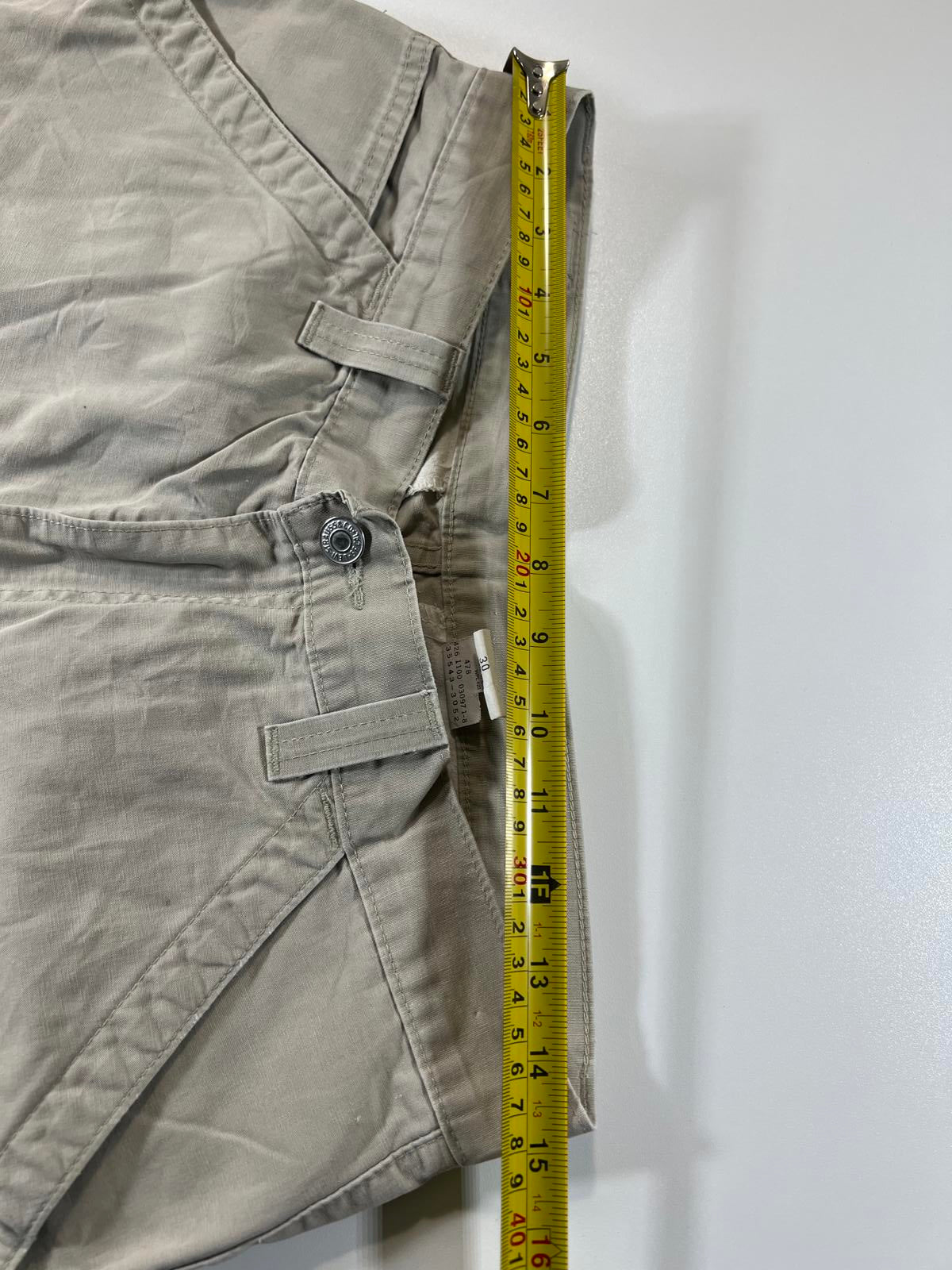 Vintage Levi’s Men's Beige Cargo Shorts 30