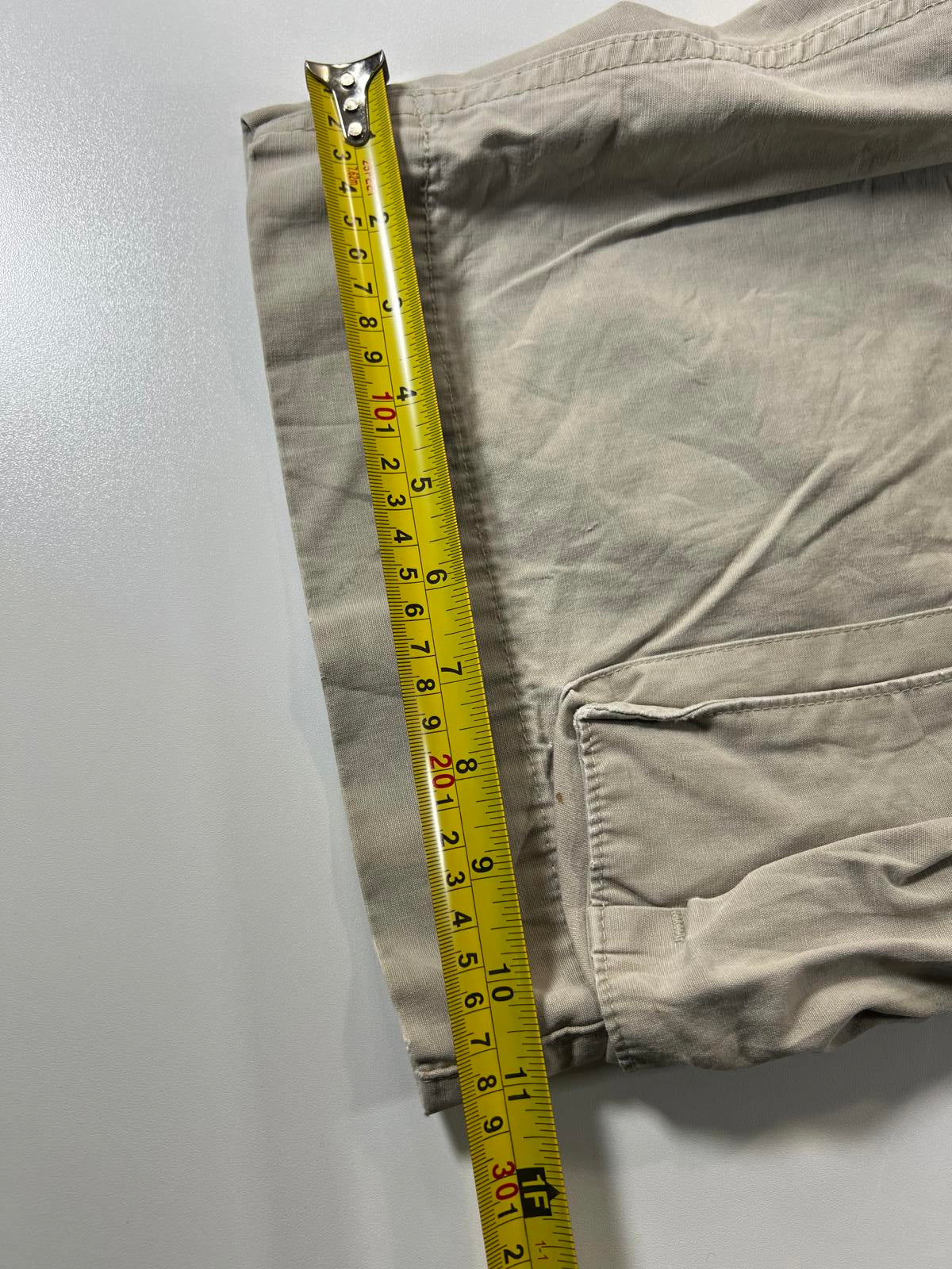 Vintage Levi’s Men's Beige Cargo Shorts 30