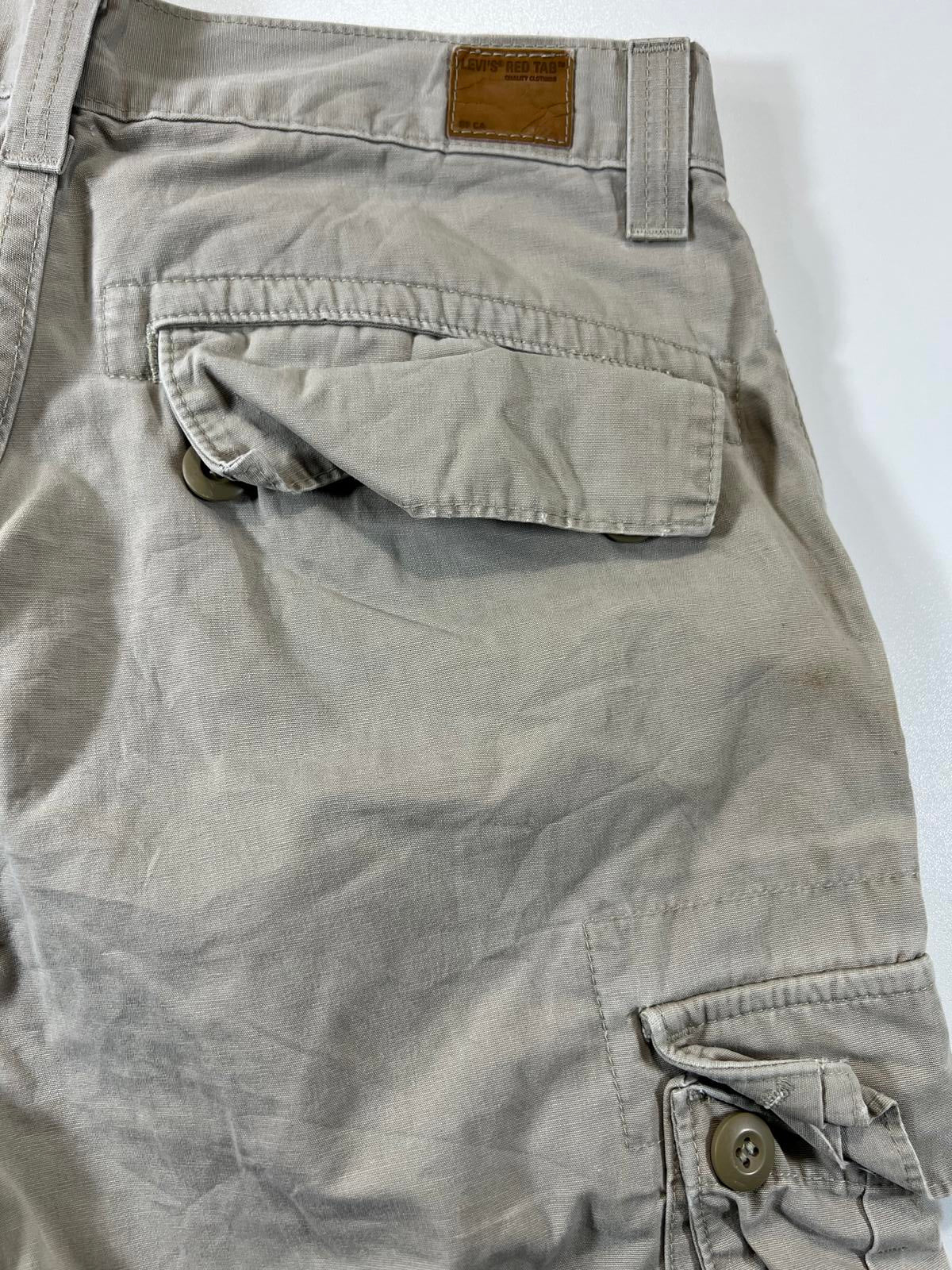 Vintage Levi’s Men's Beige Cargo Shorts 30