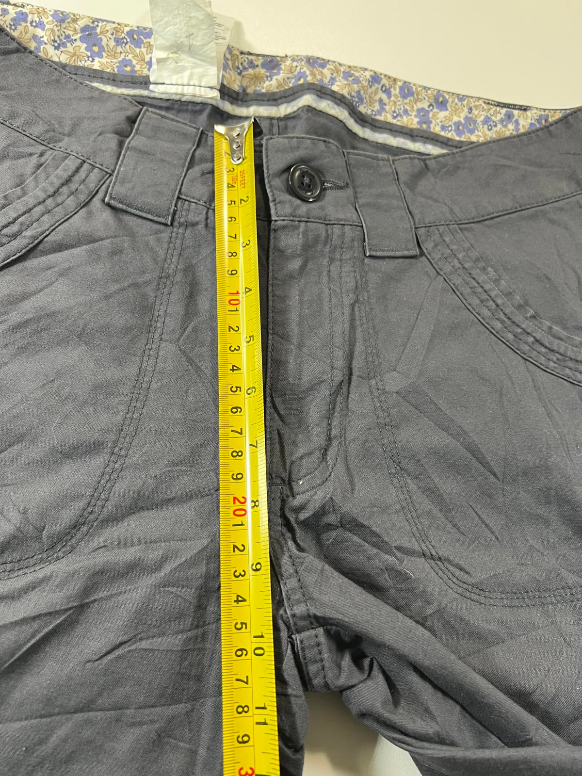 Carhartt women’s Gray Cargo Shorts 10