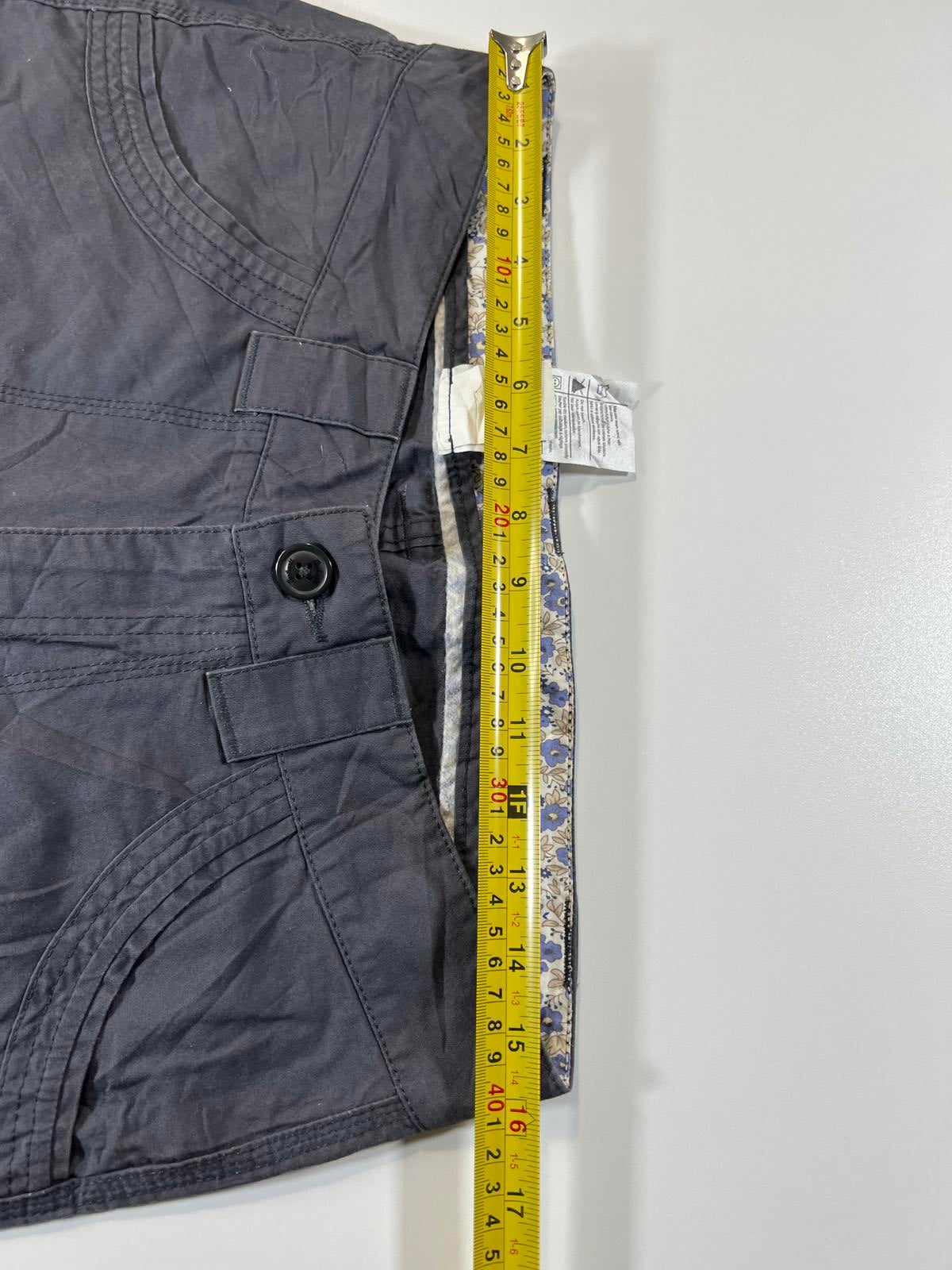 Carhartt women’s Gray Cargo Shorts 10