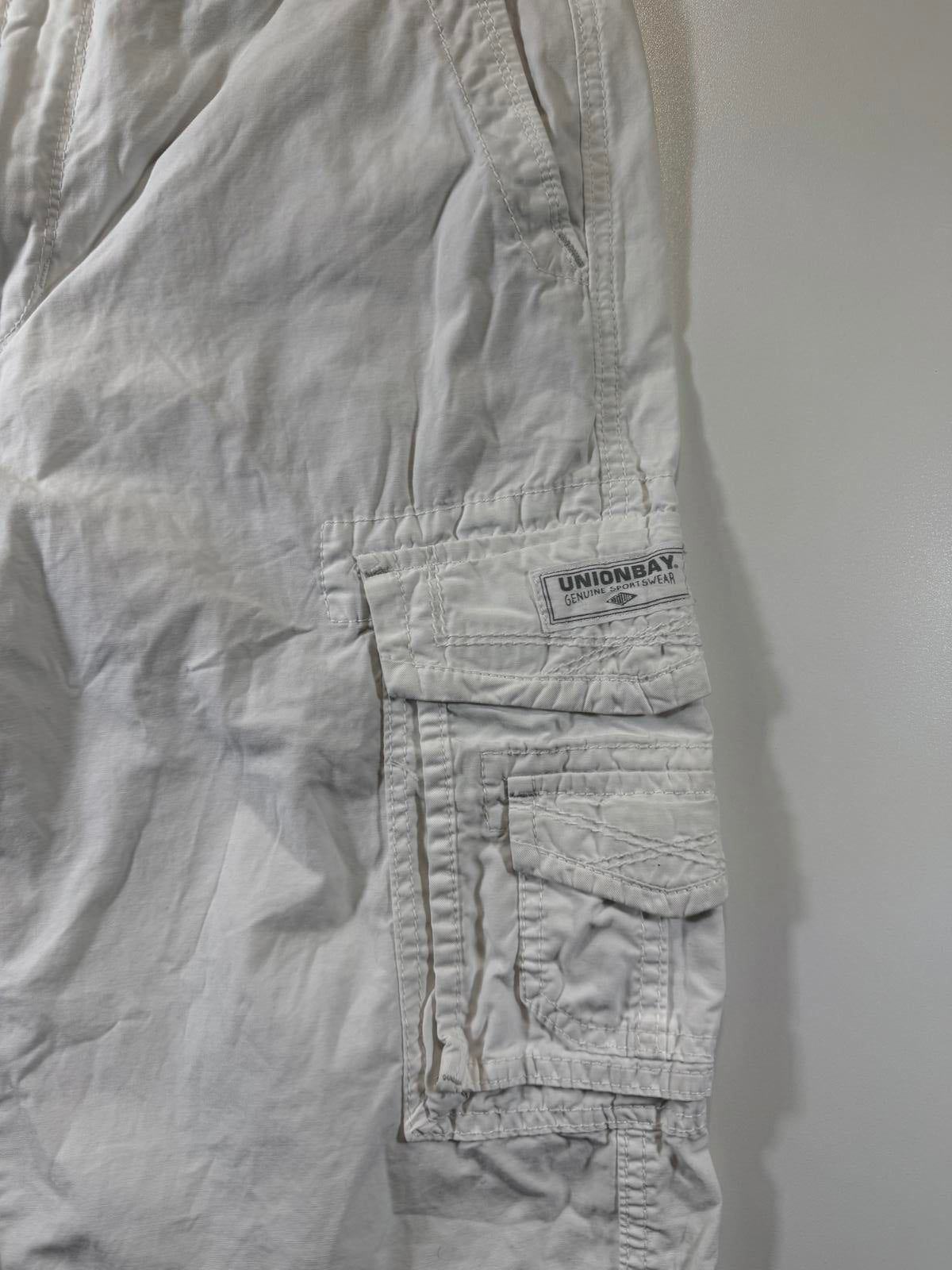 Unionbay White Cargo Shorts with Multiple Pockets 32
