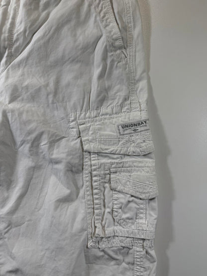 Unionbay White Cargo Shorts with Multiple Pockets 32