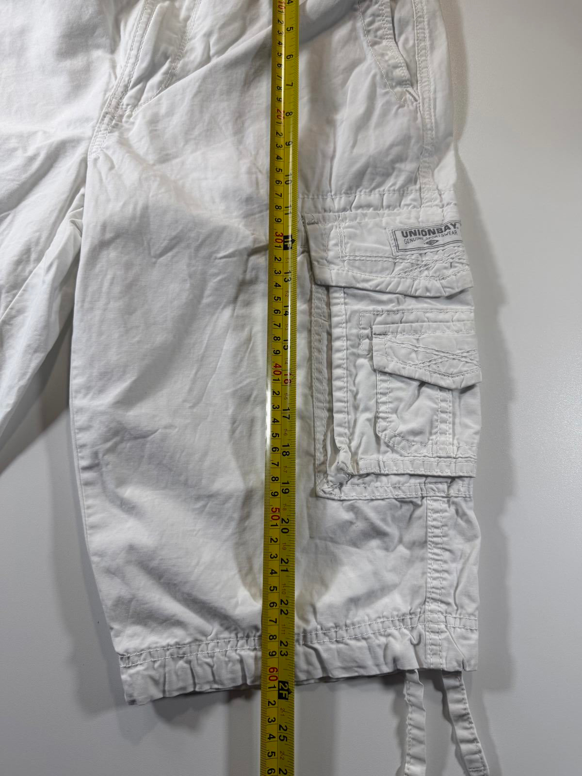 Unionbay White Cargo Shorts with Multiple Pockets 32