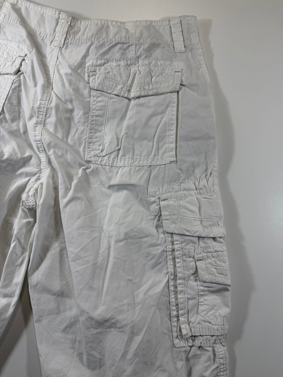 Unionbay White Cargo Shorts with Multiple Pockets 32